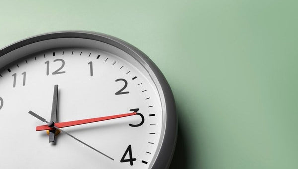 Reloj marcando la hora valle