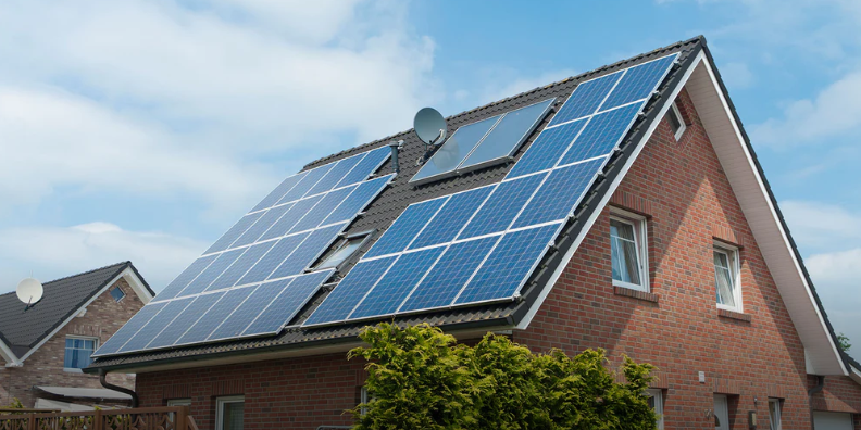 Si puedes instalar placas solares en la terraza de uso privativo, ¿Cómo hacerlo?
